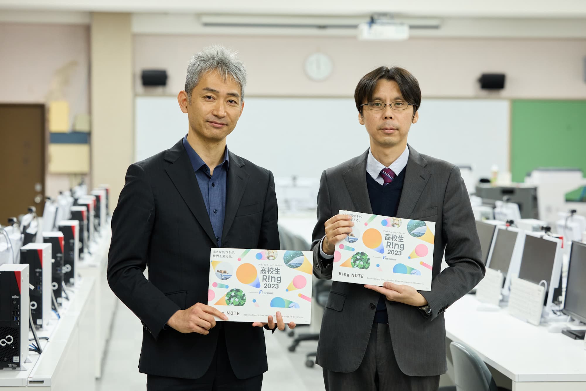 （左から）福田清徳先生（主幹教諭）、日比一海先生（商業科主任）