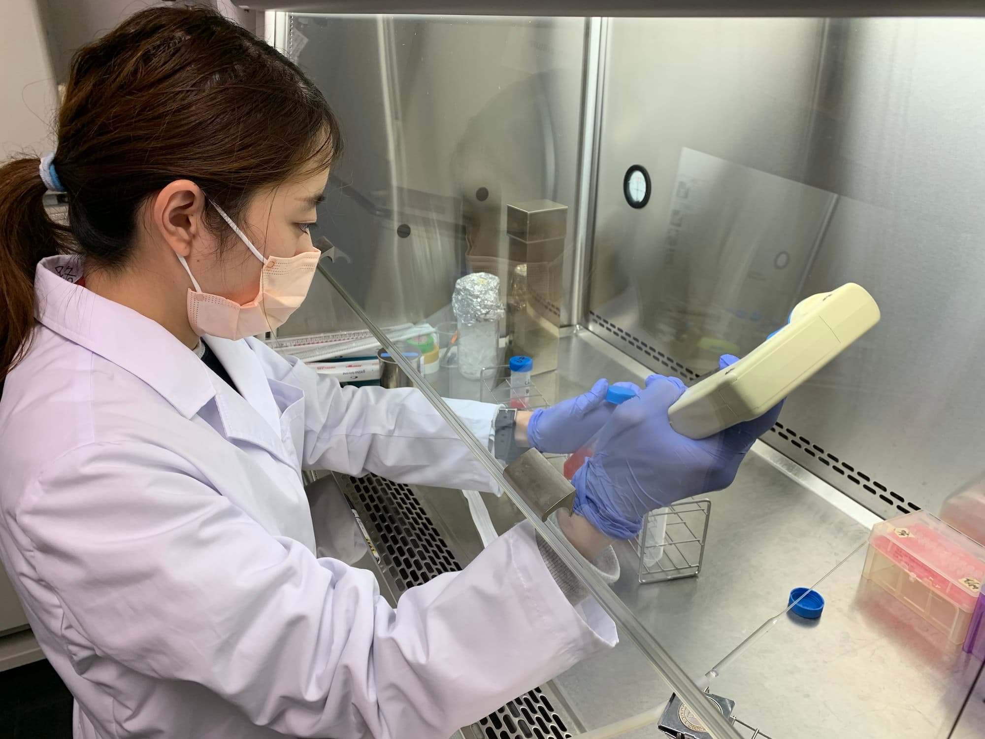 東京女子医科大学 先端生命医科学研究所で培養肉の研究をする筧路加さん