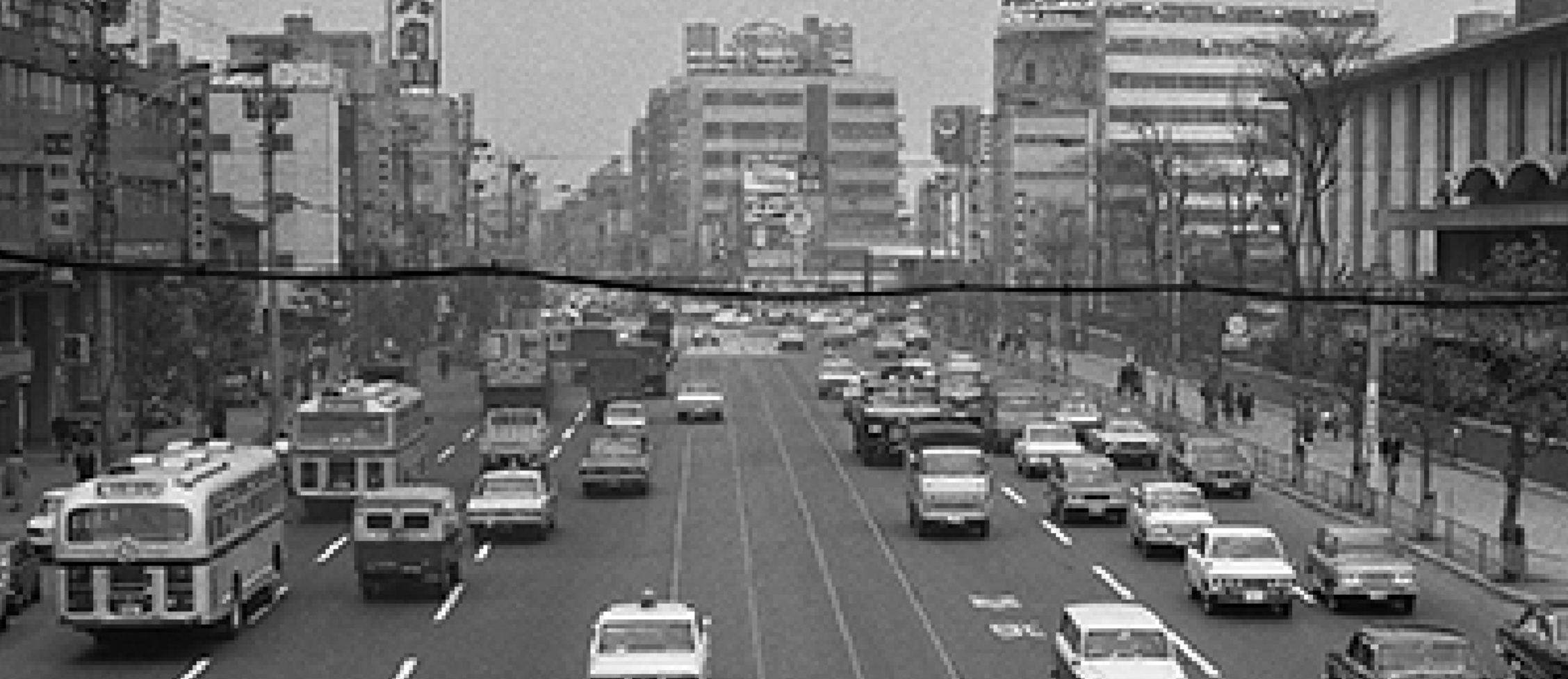 1950年代の日本の街並みの写真