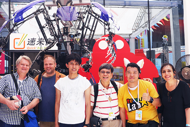 Maker Faireには様々な国から人が集まる。右から二人目が高須氏 (提供:高須正和)