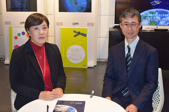 宇宙航空研究開発機構（JAXA）の調査国際部 鈴木明子氏 八木陽平氏