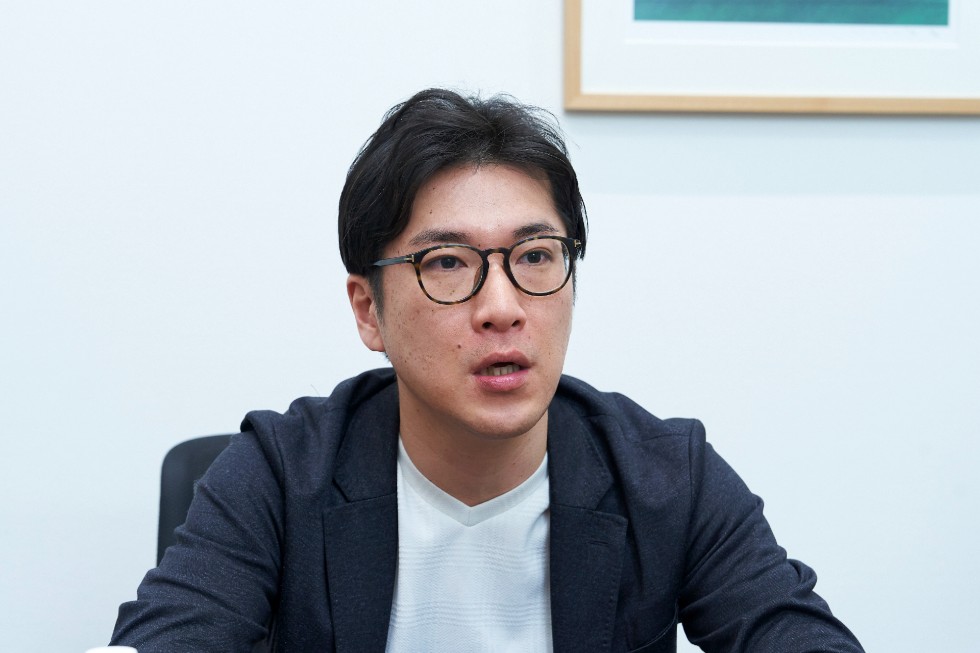 飲食業界について話をする品川 翔さん