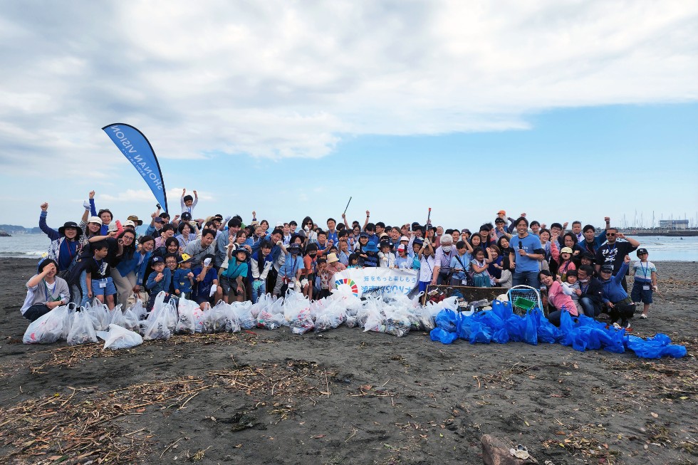 リクルートグループの有志メンバーによるビーチ清掃と環境イベントを江の島にて開催