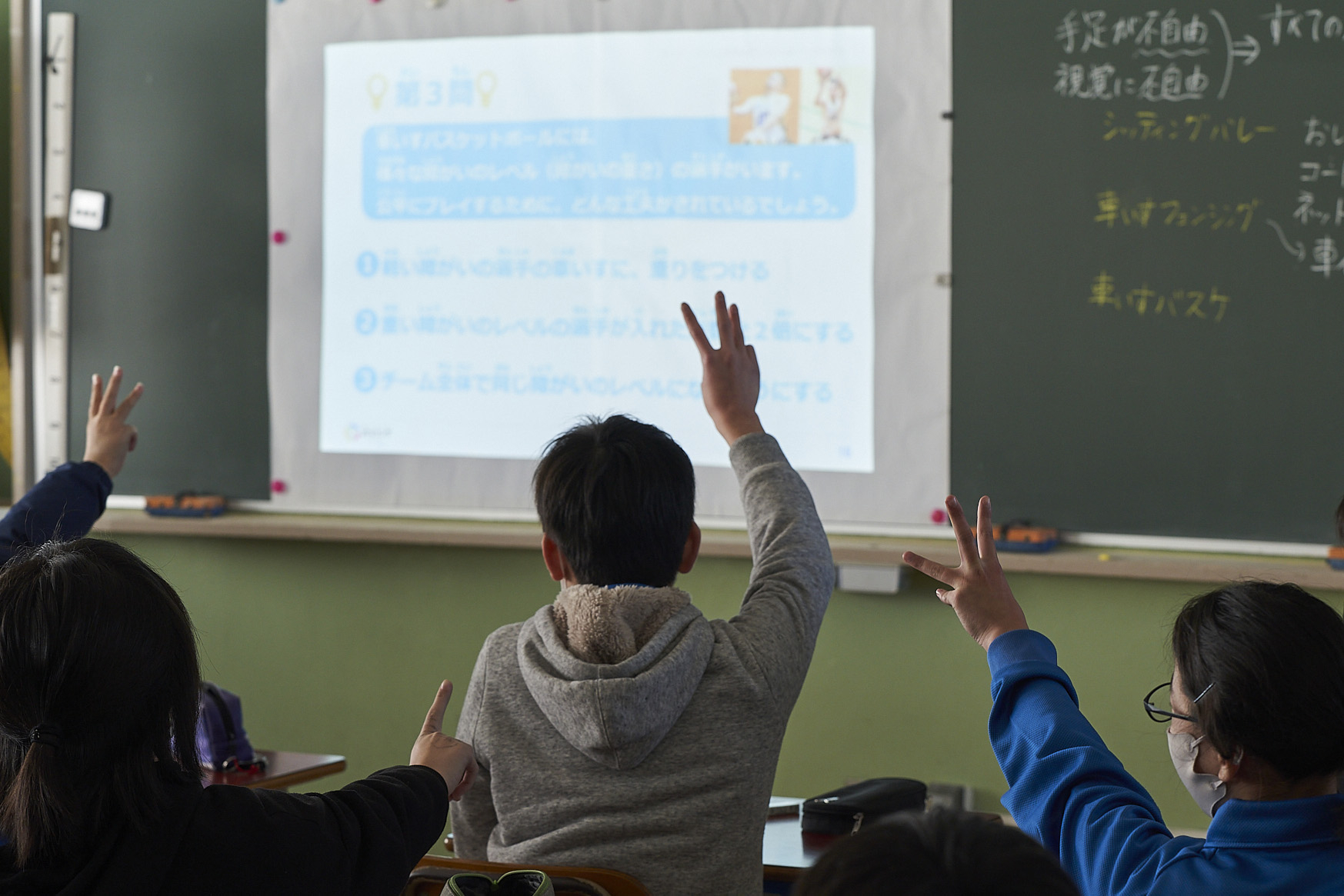 群馬県館林市立第十小学校で行われた６年生の授業