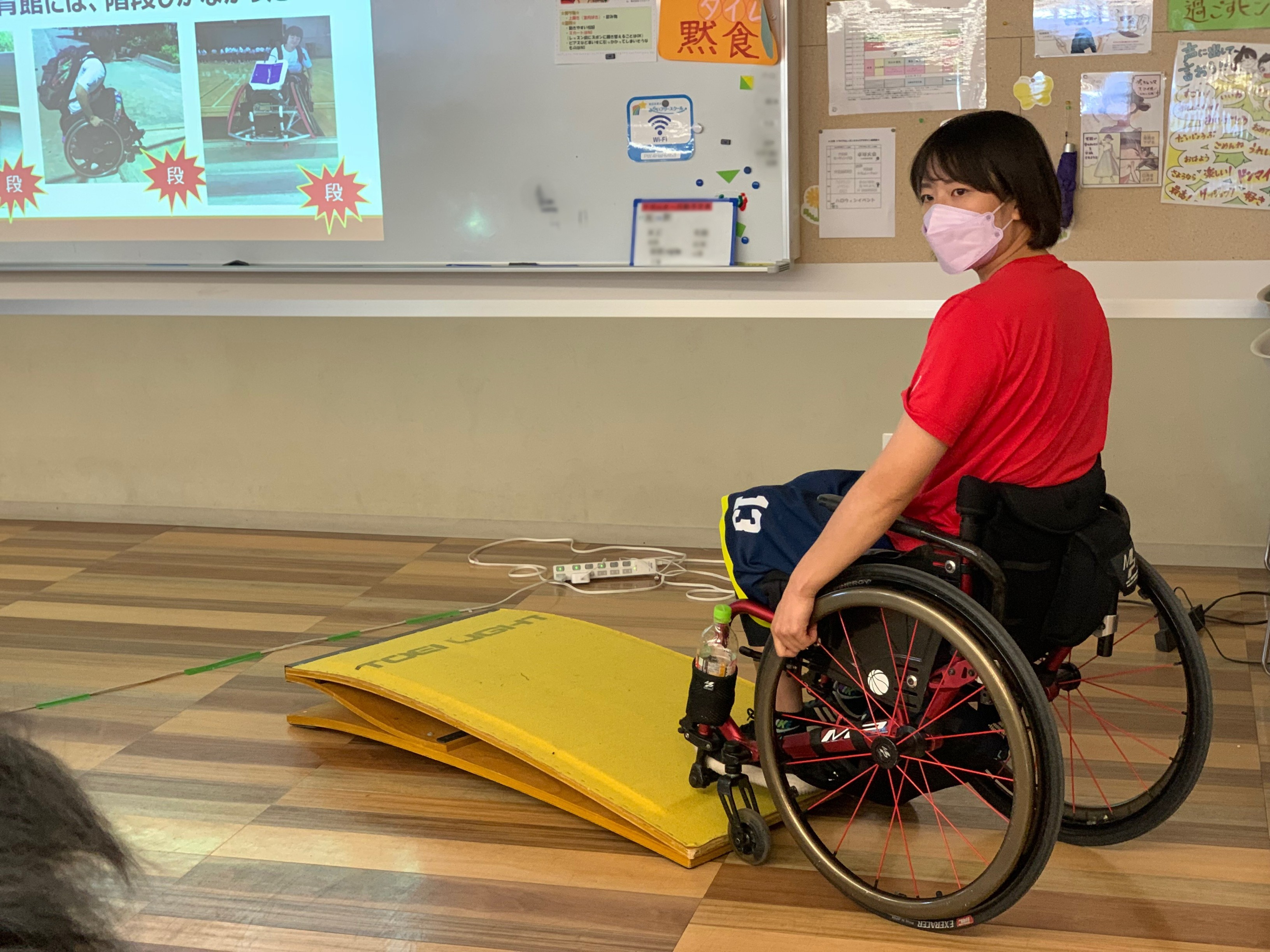 東京未来大学みらいフリースクールで体験会を実施する小田島理恵選手