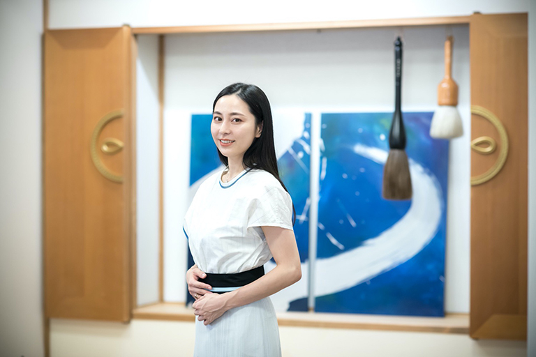 「なぜ?」と自分に問い続ける。書家 岡西佑奈に聞く不安との上手な付き合い方