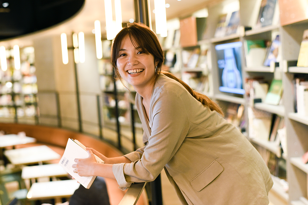 「夫婦のリアル」を届けたい 『ゼクシィ』ドローンで非接触&遠隔の読者撮影。その新技法とは?